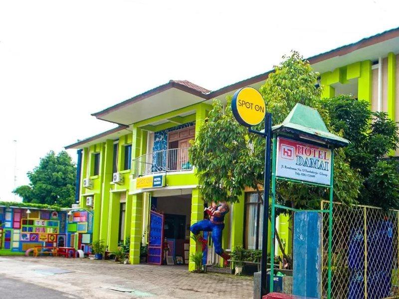 The Paragon Hotel Cilacap Redpartner Exteriér fotografie